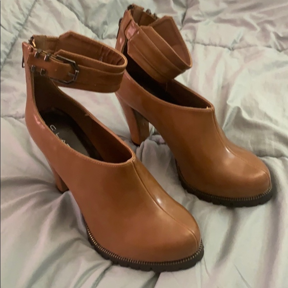 C label boot shoes